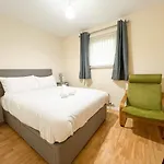 2 Bedroom - River Clyde Home - Parking