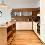 Lovely Two Bed Apartment In Finnieston