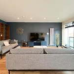 Lovely Two Bed Apartment In Finnieston