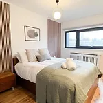 Lovely Two Bed Apartment In Finnieston