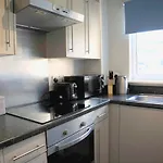 The Nelson - Spacious City Property And Free Parking