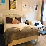 Cosy Flat, West End, Close To Sec, Hydro & Tourist Attractions