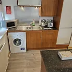 65 Renfield St 2 Bed Apartment