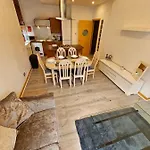 65 Renfield St 2 Bed Apartment