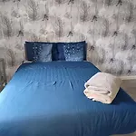 Bellway Commonwealth Apartment, Only Ages Over 23
