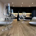 3 Bedroom/3 Bathroom Large Flat Near Ovo Hydro