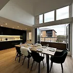 3 Bedroom/3 Bathroom Large Flat Near Ovo Hydro