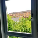 Spacious 5Bed House, Free Parking, No Party !