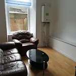 Budget Double Bedroom Near Glasgow City Centre And West End