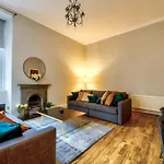 Stylish & Spacious 3 Bedroom Apt In Finnieston, West End