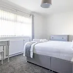 Kirkwood House 2 Bedroom House In Coatbridge