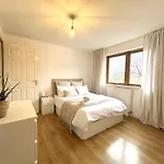 Private Room With En-Suite And Parking In Shared Flat