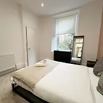 Cosy Glasgow Retreat With Modern Amenities