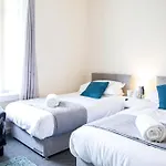 Glasgow, 3 Bed Close To City Centre, Free Street Parking