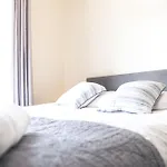 Glasgow, 3 Bed Close To City Centre, Free Street Parking