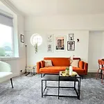 Charming 3-Bed Oasis-Free Parking