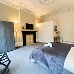 City Centre 5 Bedroom Flat On Sauchiehall Street