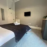 City Centre 5 Bedroom Flat On Sauchiehall Street
