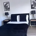 3 Bedroom House Near City Centre Glasgow Sleeps 7
