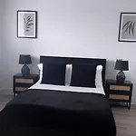 3 Bedroom House Near City Centre Glasgow Sleeps 7