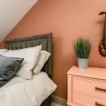 The Glasgow Rose- Stylish Penthouse 2 Bed City Centre Apartment With Free Parking & Lift