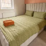 Ideal 3 Bed Home In Glasgow City With Free Parking