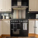 Ideal 3 Bed Home In Glasgow City With Free Parking