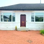Charming 3-Bed Oasis-Free Parking