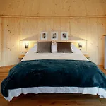 Craigmaddie Muir Roundhouse With Hot Tub Romantic, Luxury, Rural Stay For 2 Near Milngavie