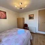 Stunning 3 Bedroom House With 2 Bathrooms