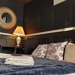 Luxurious Room With A Private Bathtub And Shared Toilet And Kitchen 10Mins From City Centre