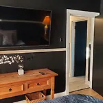 Luxurious Room With A Private Bathtub And Shared Toilet And Kitchen 10Mins From City Centre