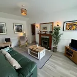 Angel Mews - Magical Mews In Heart Of Westend