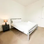 Chic Minimalist Retreat In Ibrox