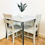 Chic Minimalist Retreat In Ibrox