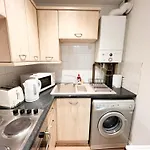 Chic Minimalist Retreat In Ibrox