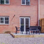 Modern 3 Bedroom Home In Glasgow