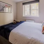 Modern 3 Bedroom Home In Glasgow