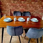 Glasgow Central - Entire House - Free Parking , Free Super Fast Wifi , Private Garden & Parking Security