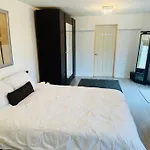 Entire Private 1 Bedroom - Guest Suite In Glasgow