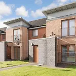 2 Bed Entire Upper Cottage Flat In Central Glasgow