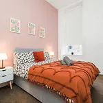 4 Beds - City Gateway Getaway