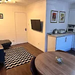 Brightcentral Apartment With Parking