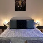 Brightcentral Apartment With Parking