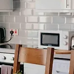 Glasgow City - 1 Bedroom Apartment