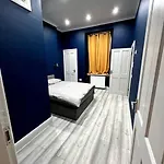 Queens Park Area, Beautiful Vibrant Ground Floor Apartment Lovely