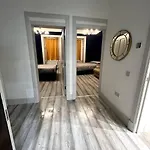 Queens Park Area, Beautiful Vibrant Ground Floor Apartment Lovely