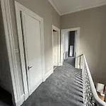 Spacious 5 Bedroom House Close To Central West End