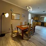 Traditional 5 Bedroom House Free Parking Central Glasgow Westend