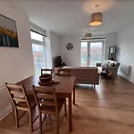 Stylish Newly Decorated 2 Bed
